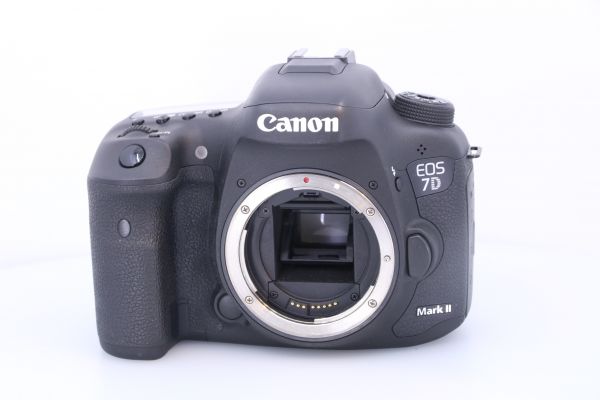 EOS 7D Mark II Body / gebraucht in OVP / Zustand B / Gut / ca. 15.000 Auslösungen / 1 Jahr Gewährl.