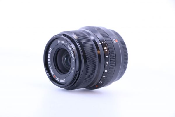 XF 23mm F 2.0 R WR schwarz / gebraucht ohne OVP / Zustand B+ / Gut / 1 Jahr Gewährleistung